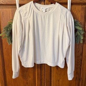 Athleta cream workout shirt